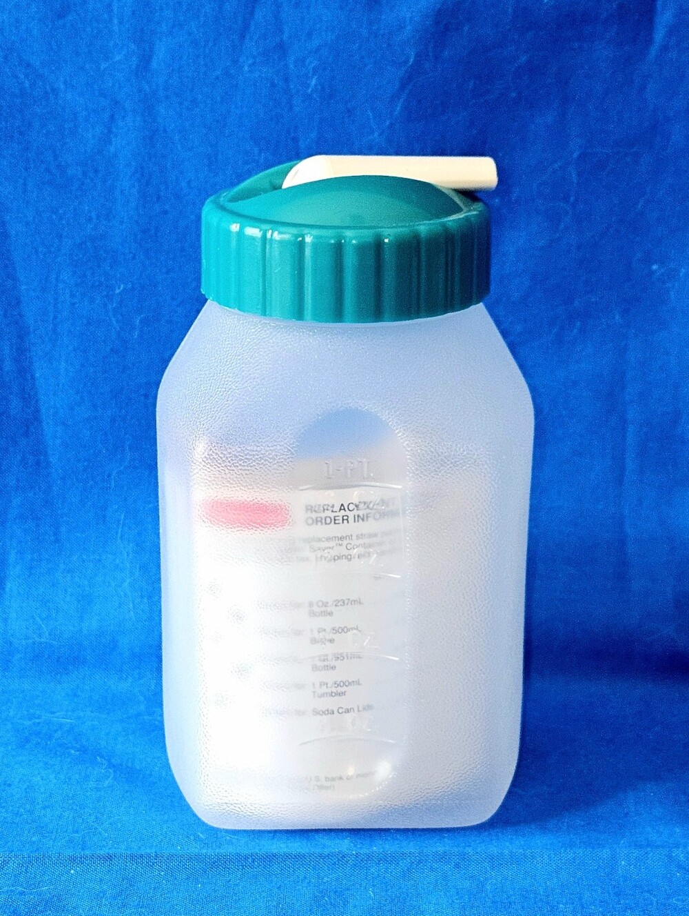 NEW Vintage Rubbermaid Servin Saver 1 Pint Litterless Juice Box & Straw #0229